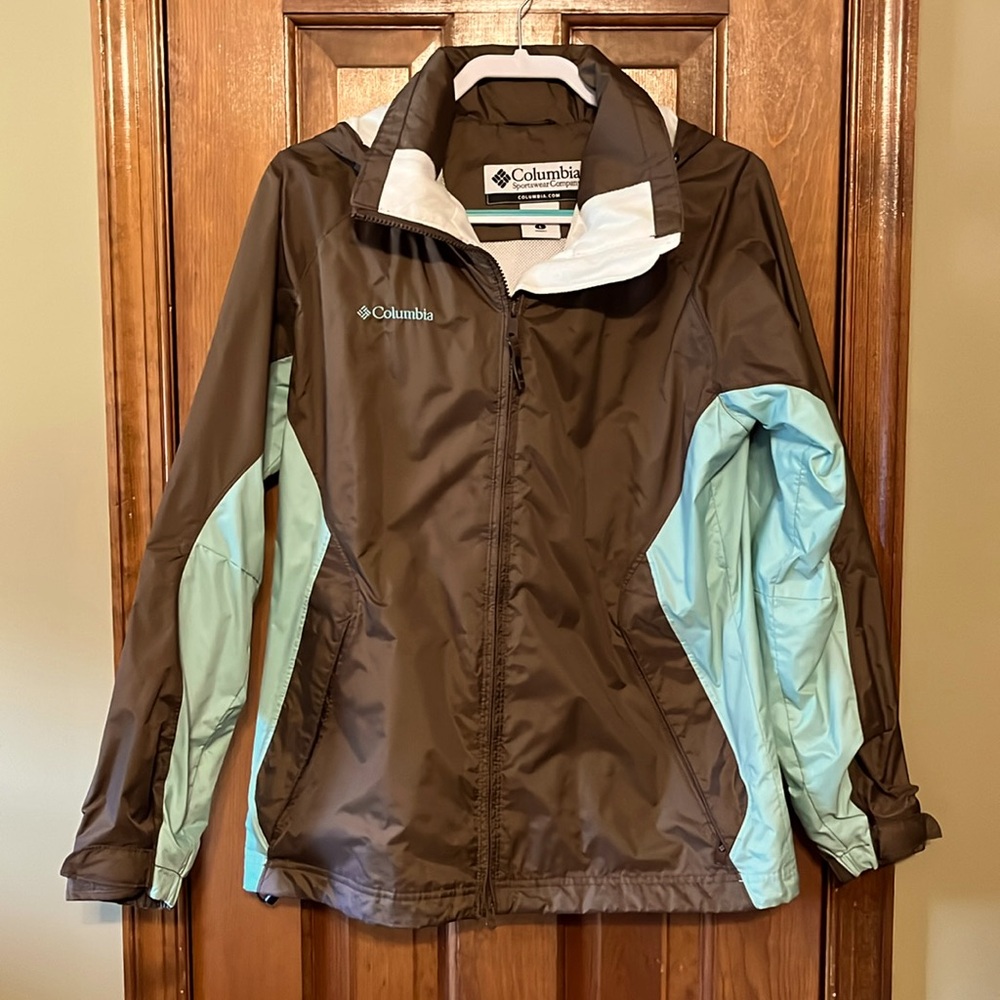Columbia light weight women’s spring jacket.